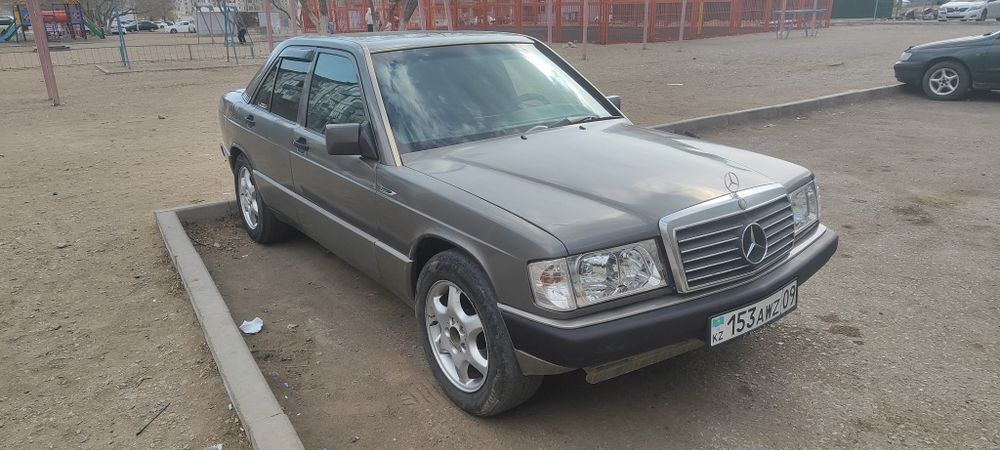 Мерседес БЕНЗ 190Е