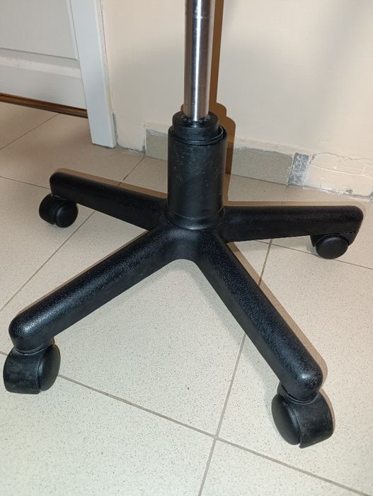 Чисто нов Office стол