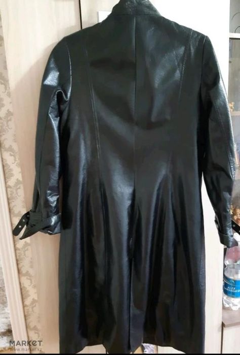 Срочно продаю кожаный плашь дёшево