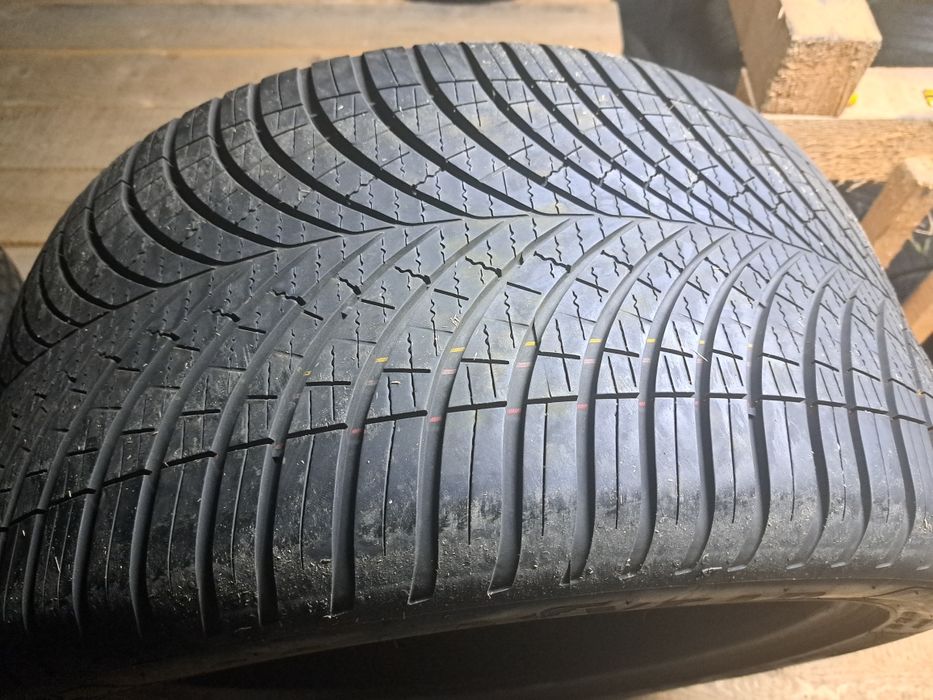 O anvelop 315/35 R20 Goodyear 4seasons