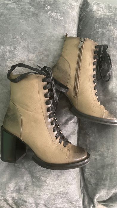 Продаются Ботинки женские