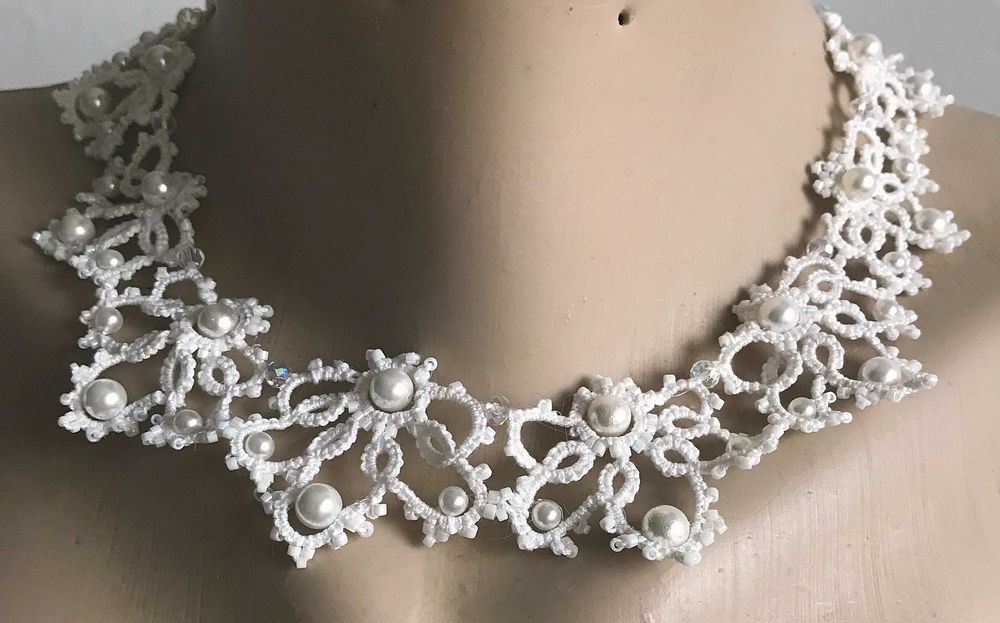Colier si cercei lucrati manual in tehnica tatting (c 2 suveici mici)
