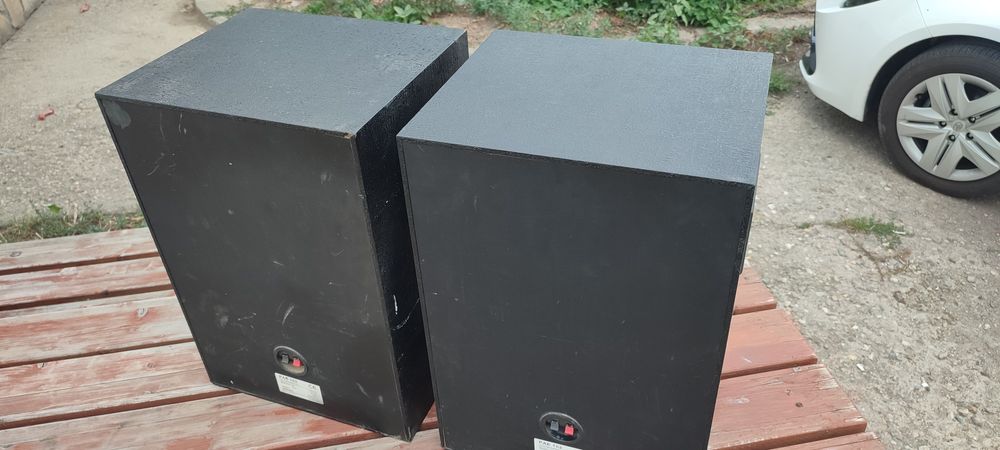 Boxe  Univeraslbox PAE 102 sau Magnat Media 100