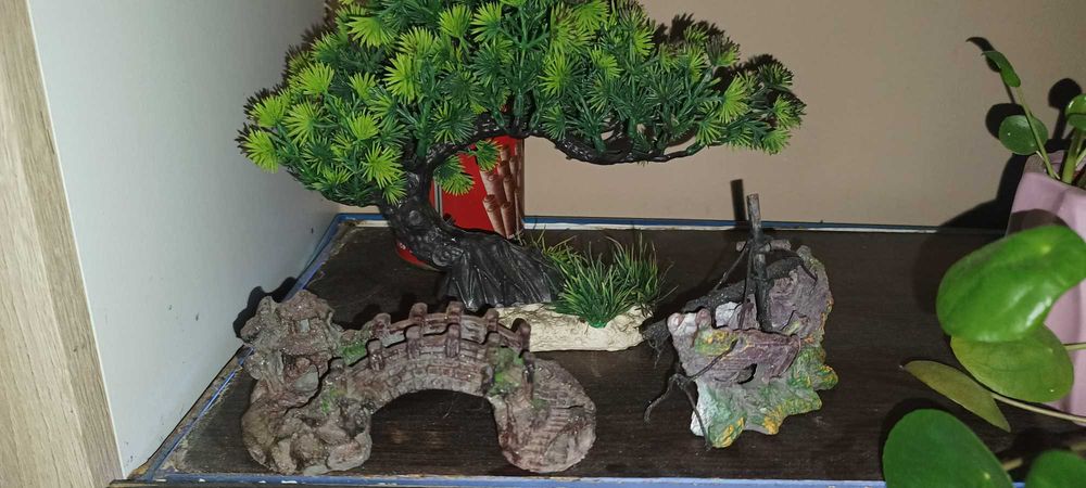 Аквариум, 80л., в комплект с пречиствател и аератор, декорации