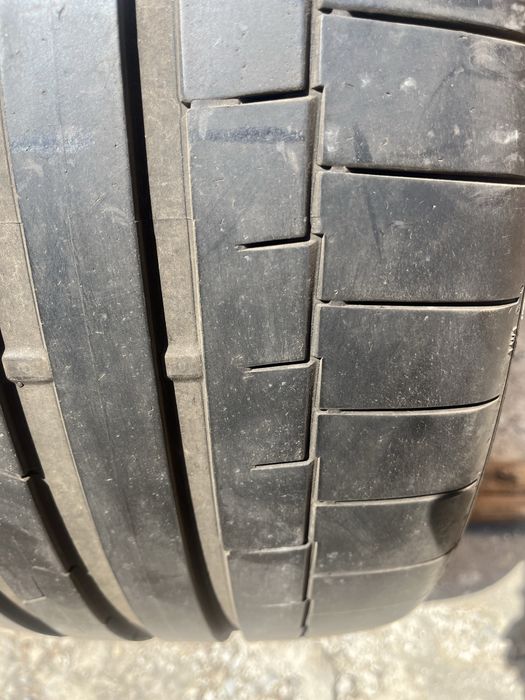 2 бр. летни гуми 255/35/21 Continental AO1 DOT 0722 4,5 mm