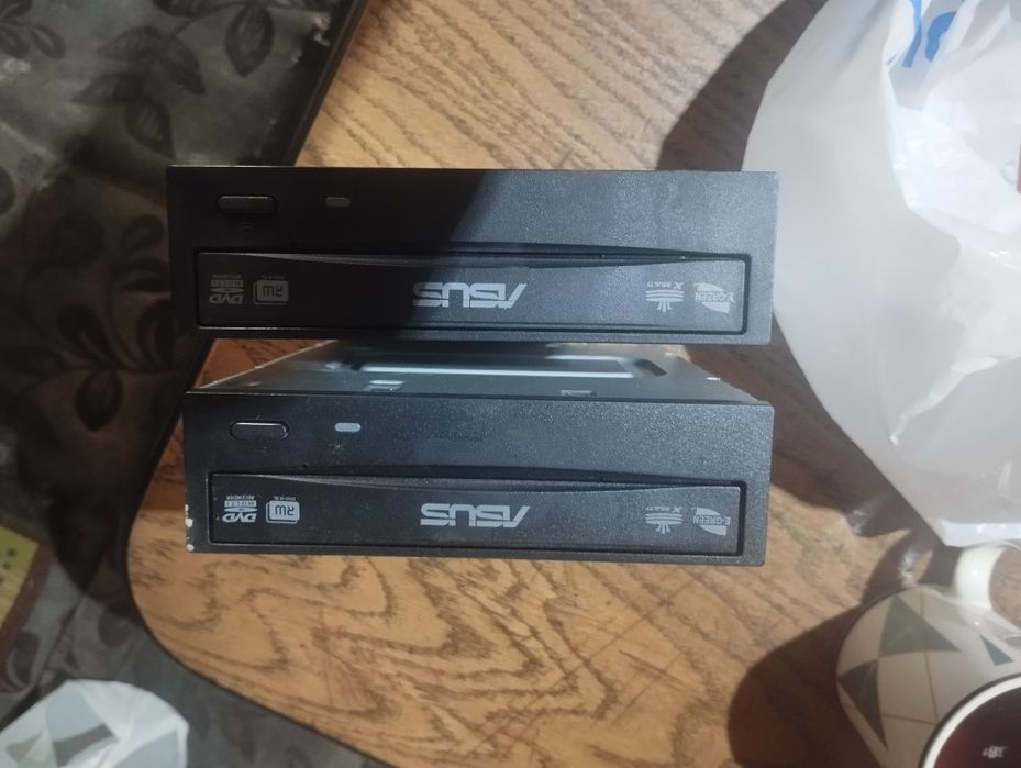 Два жёстких диска и два dvd rom