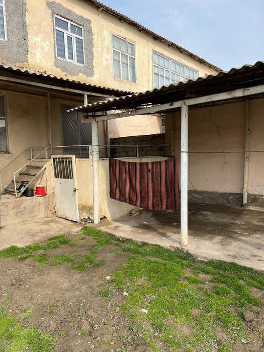 Uy sotiladi 5 xonaliy. SROCHNO