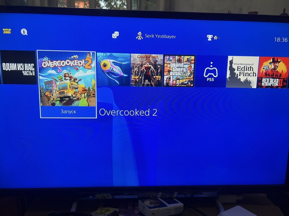 PS 4 прошитая 512 gb и 2 геймпада