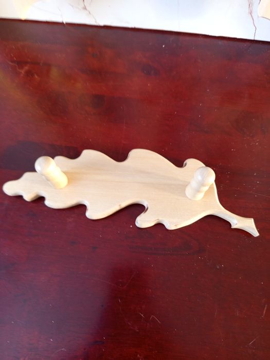 Вешалка из дерева.