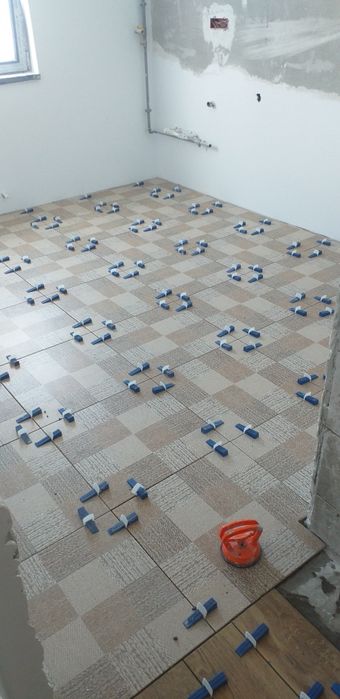 Echipa specializată în amenajări exterioare si renovari interioare