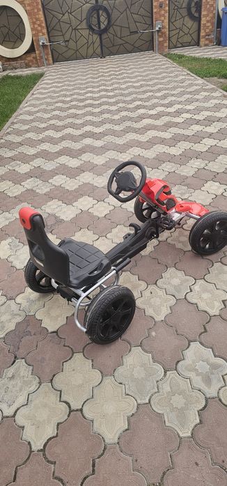 Kart cu pedale pentru copii