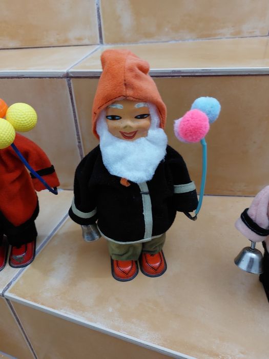 Jucărie veche, comunista, Metaloglobus Colindator Barba Cot