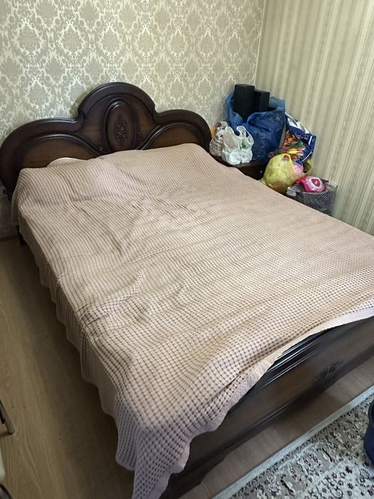 Спальный гарнитур. Тумба, шкаф, зеркало.