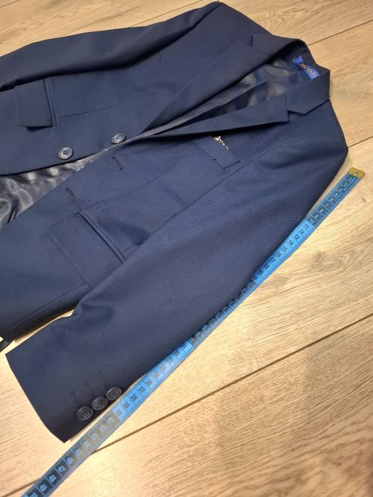 Продам школьный костюм