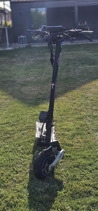 Se vinde trotineta electrica ootd t10 custom bubble gum