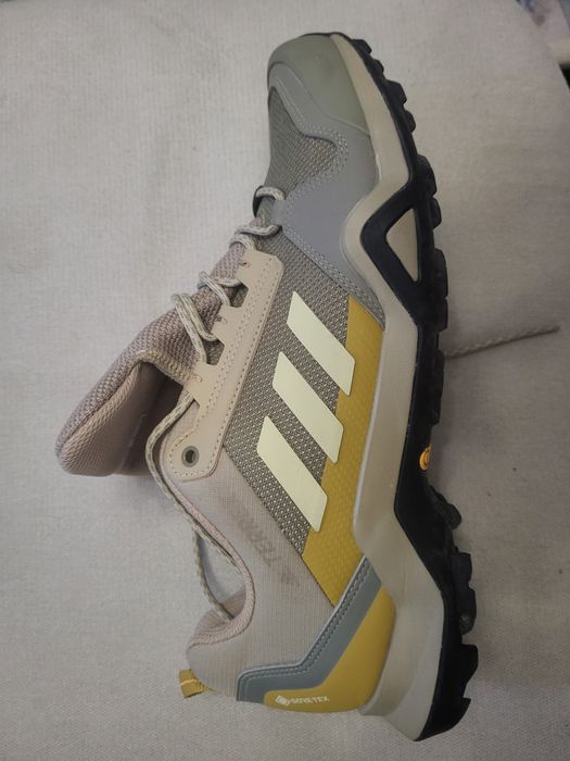 Adidas Terex,ideali pentru drumetii.