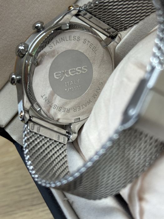 Продавам Часовник Exess, не е носен