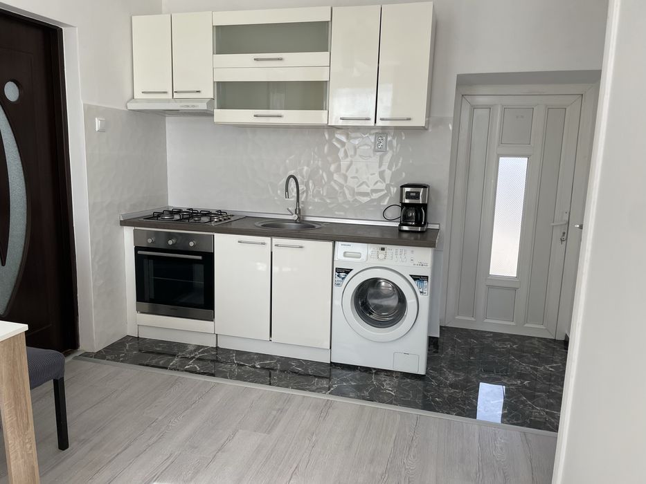 Inchiriez garsoniera aproape  de  Colina