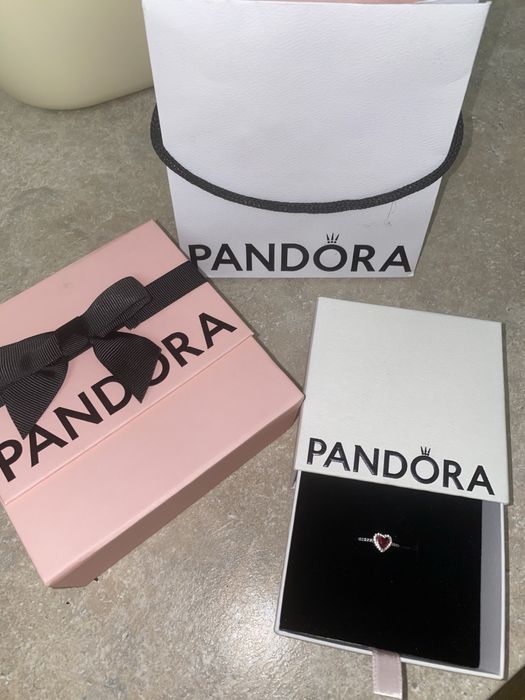Кольцо Pandora «Красное сердце»