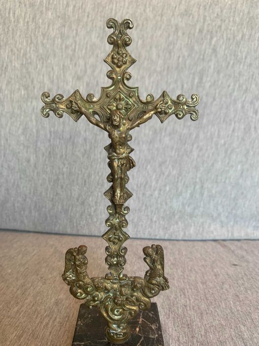 месингов настолен кръст разпятие