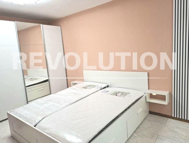 Дава се под наем Тристаен апартамент в Варна, Левски - 80 кв.м за 648.21 € - Снимка #3