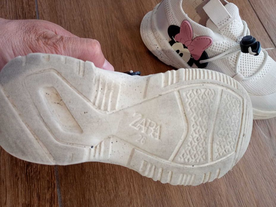 Vand adidasi Zara pentru fete, Minnie Mouse, Marimea 26