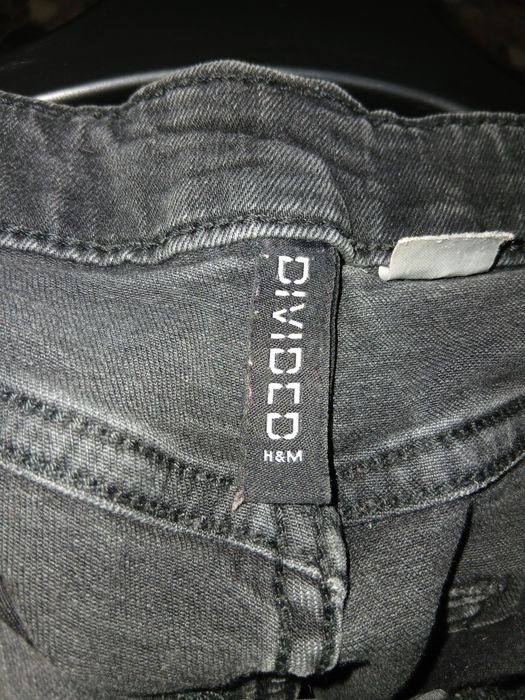 Blugi scurti fete marca H&M masura M/L purtat o singura data