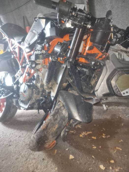Vând ktm rc 125 2016 avariat