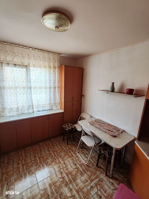 Apartament 3 camere, etaj 3 din 4
