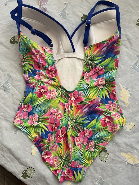 Дамски бански костюм