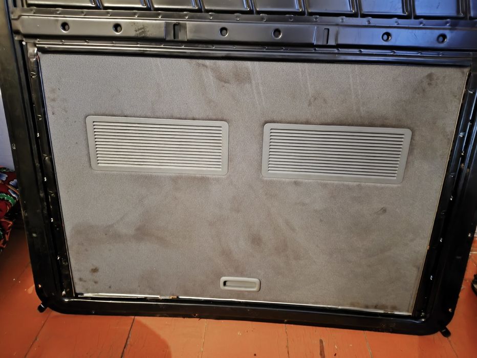 Люк Мерседес 140 / 210