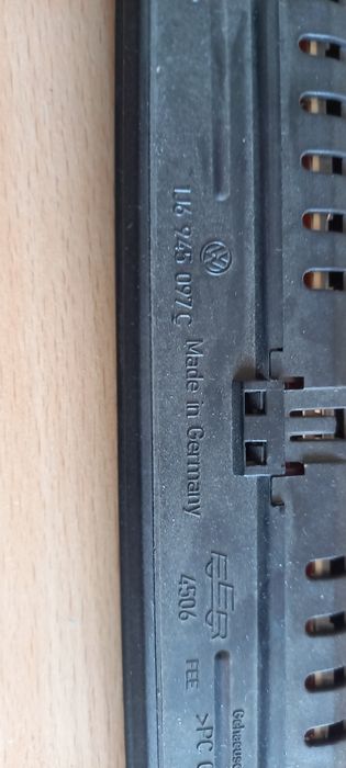 Продавам трети стоп за кола