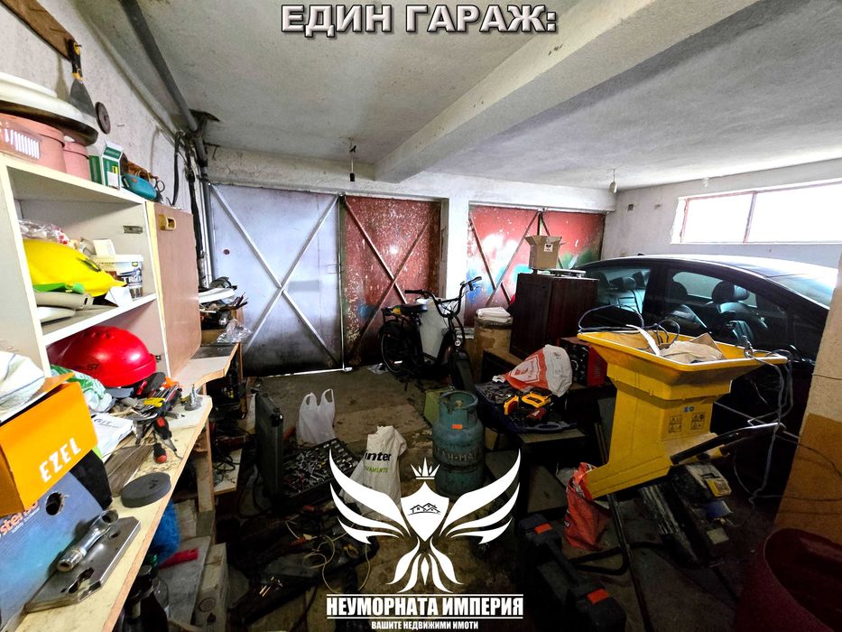 Продавам тристаен апартамент 128кв. с гараж, таван и изба в гр.Хисаря