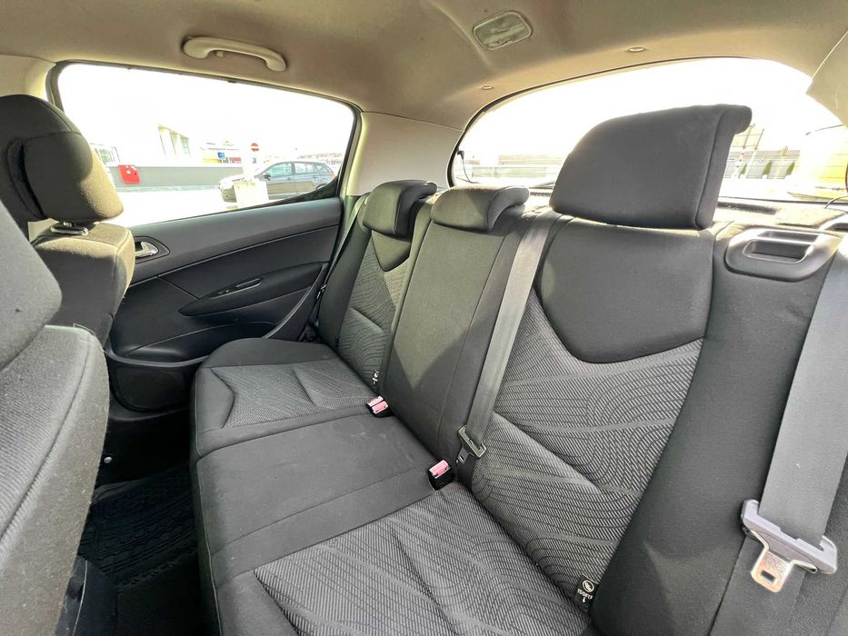 Автомобил Пежо 308