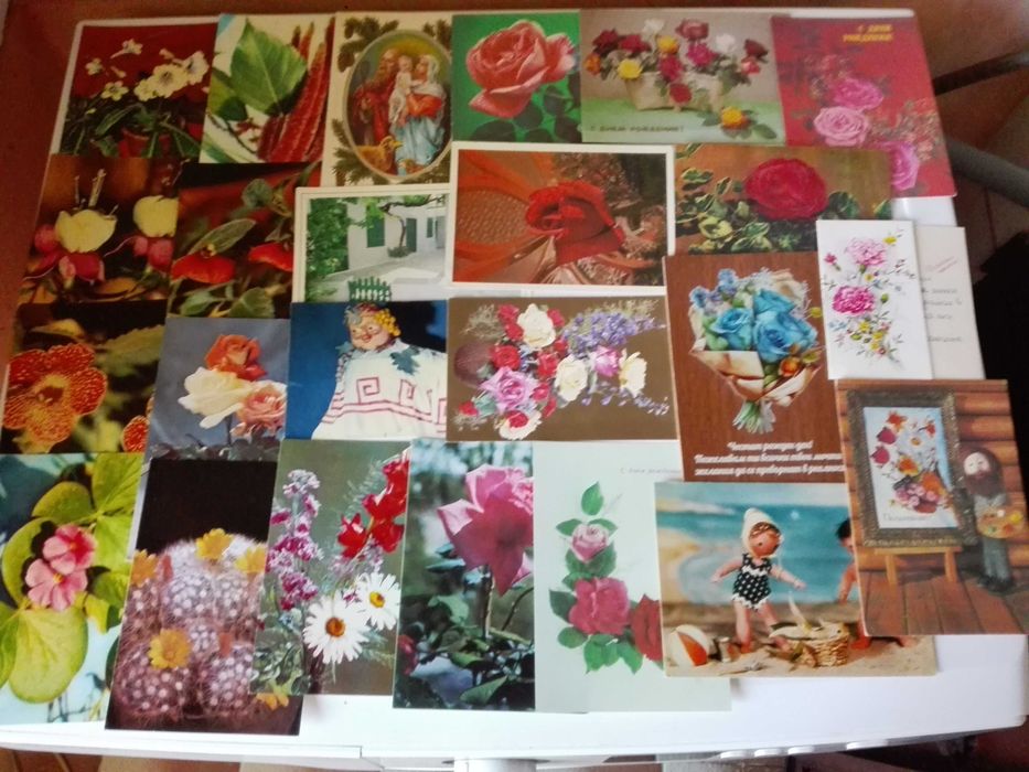 Два метални свещника и лот пролетни пощенски картички.