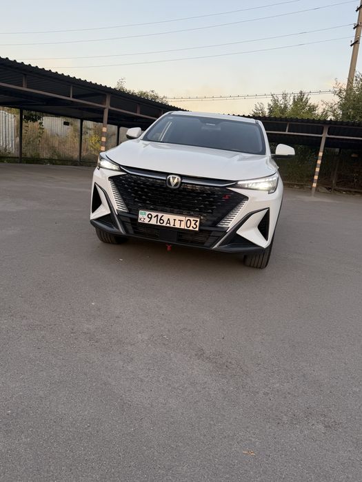 Автомобиль Changan x5 plus