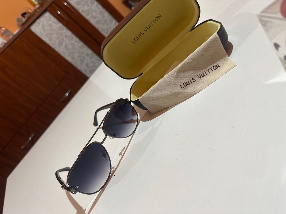 Продавам сльнчеви очила Louis Vuitton