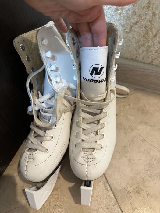 Продам коньки