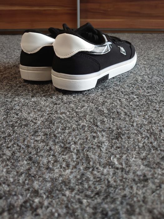 Pantofi sport,ca noi