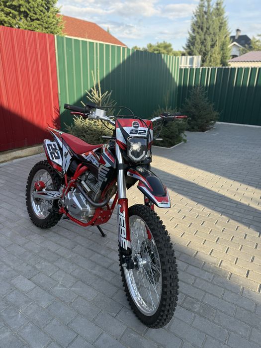 Продам отличный эндуро мотоцикл !!