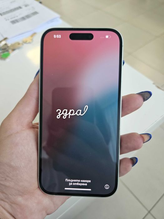 Телефон IPhone 15