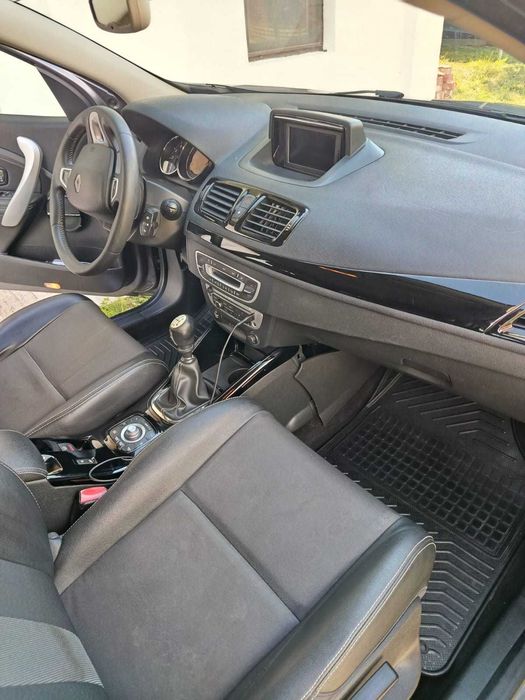 RENAULT 4 2012