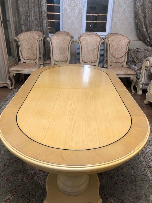 Продам шикарную мебель стол со стульями!