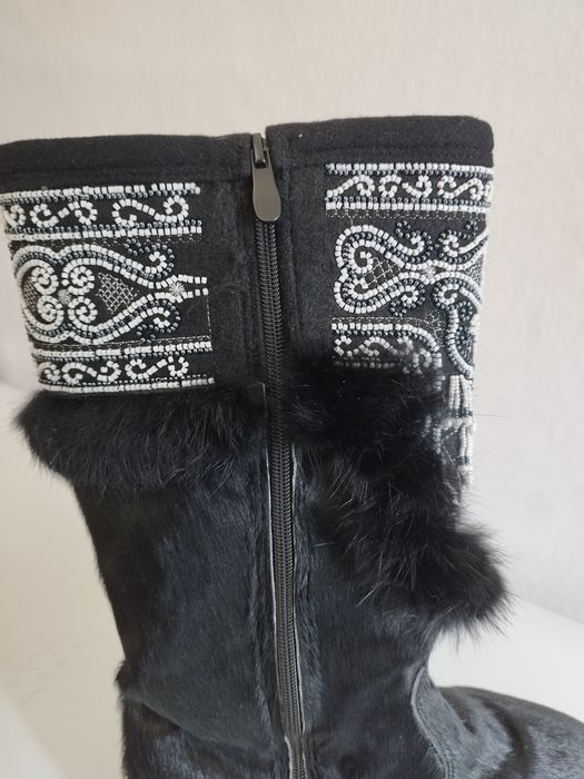 Продам унты теплые на зиму.