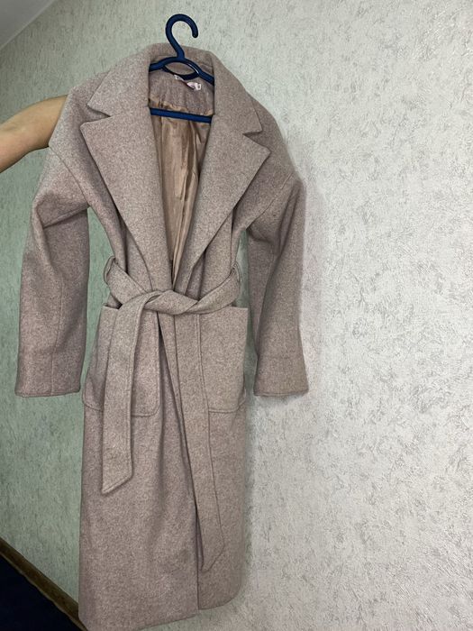 Qishga qalin paltolar kulirang ga bejeviy