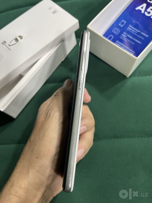 Samsung  a52  sotiladi.