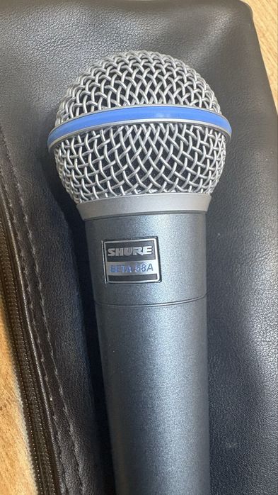 Shure beta 58  (este putin folosit)