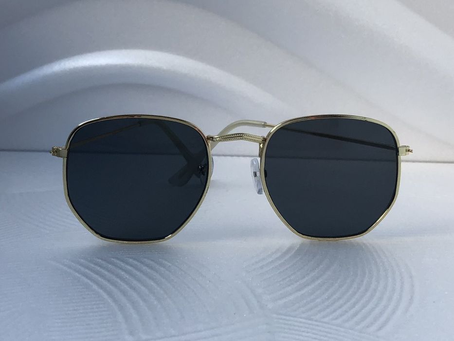 Модерни слънчеви очила с метални рамки