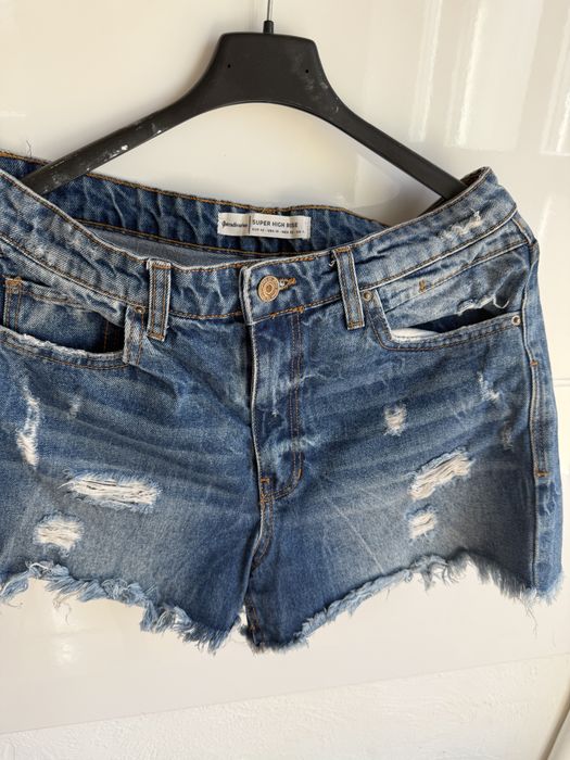 Pantaloni scurti de blugi Stradivarius