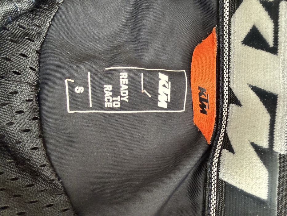 Pantaloni si tricou KTM